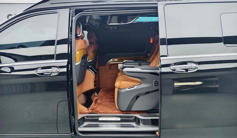 
								Mercedes-Benz V-Class 2023 V260L High Roof Custom Edition full									