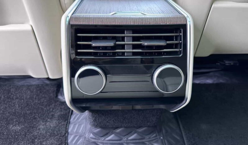 
								Land Rover Range Rover 2025 3.0L 6400PS Prestige Extended Wheelbase Seven-Seater full									