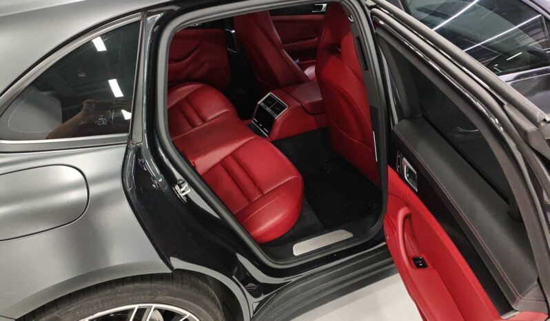 
								Porsche Panamera 2019 Model Panamera 4 Sport Turismo 2.9T full									