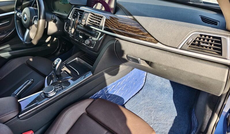 
								BMW 3 Series 2019 320LiM Sport Night Edition full									