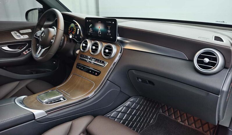 
								Mercedes-Benz GLC 2022 Facelift GLC300 L 4MATIC Sport Edition full									