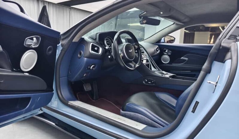 
								Aston Martin DB11 2017 Model 5.2L V12 full									