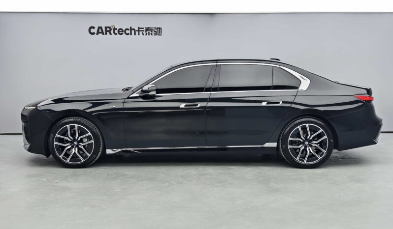 
								BMW 7 Series 2023 735Li M Sport Package full									