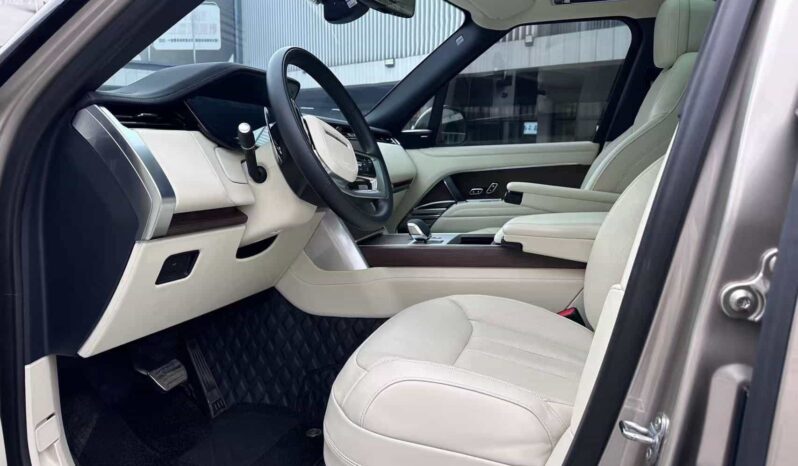 
								Land Rover Range Rover 2025 3.0L 6400PS Prestige Extended Wheelbase Seven-Seater full									