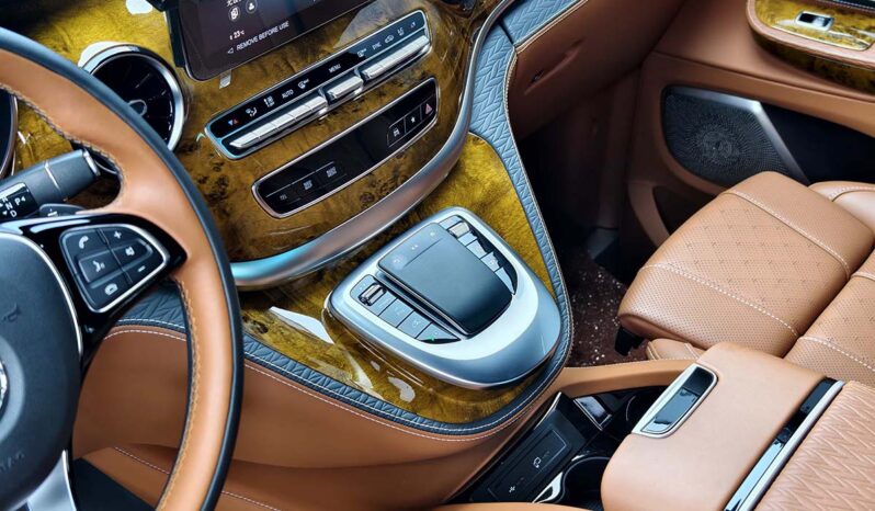 
								Mercedes-Benz V-Class 2023 V260L High Roof Custom Edition full									