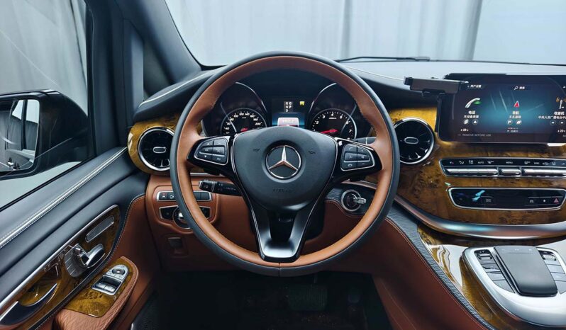 
								Mercedes-Benz V-Class 2023 V260L High Roof Custom Edition full									