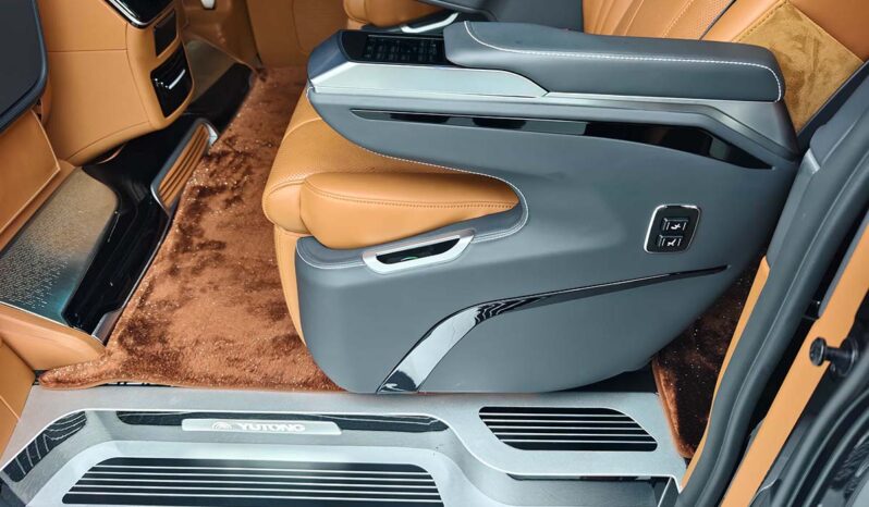 
								Mercedes-Benz V-Class 2023 V260L High Roof Custom Edition full									