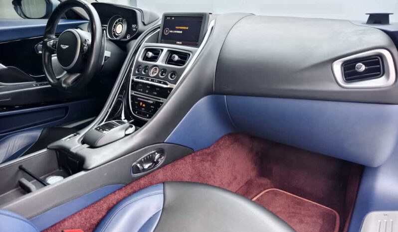 
								Aston Martin DB11 2017 Model 5.2L V12 full									