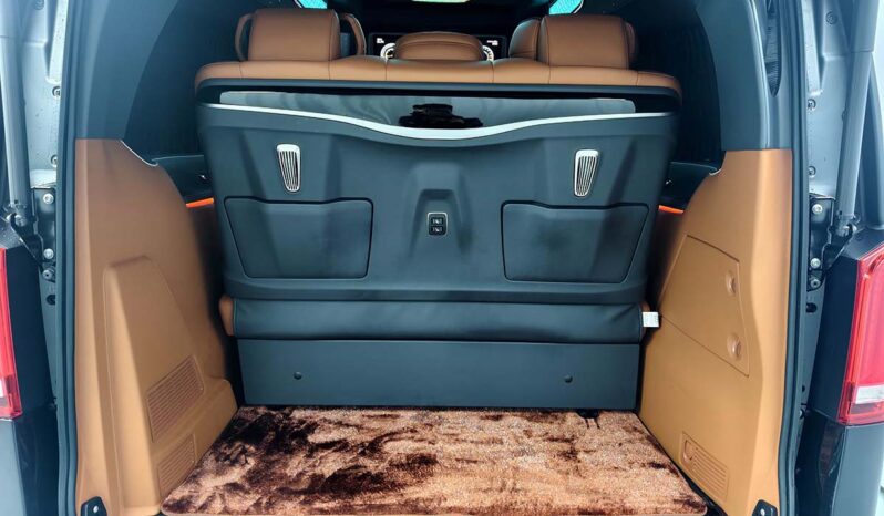 
								Mercedes-Benz V-Class 2023 V260L High Roof Custom Edition full									