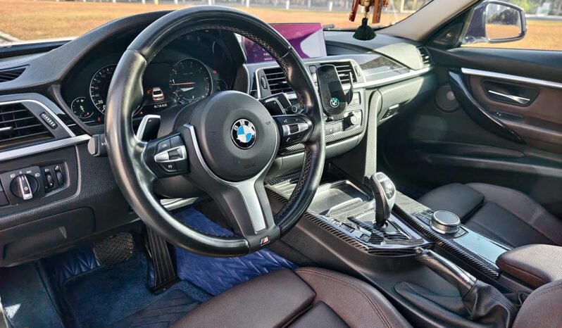 
								BMW 3 Series 2019 320LiM Sport Night Edition full									