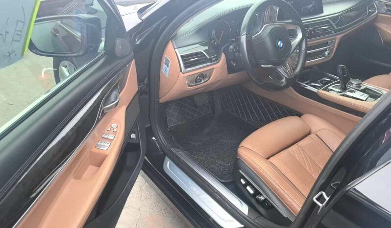 
								BMW 7 Series 2016 740Li Leading Edition full									