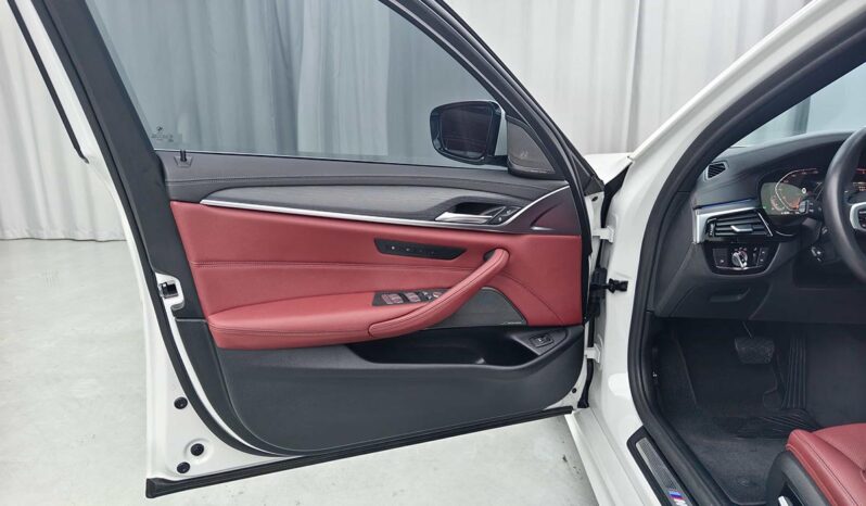 
								BMW 5 Series 2021 530Li Luxury M Sport Package full									