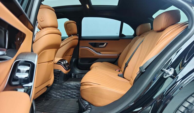 
								Mercedes-Benz S-Class 2022 Facelift S400L Business Edition full									