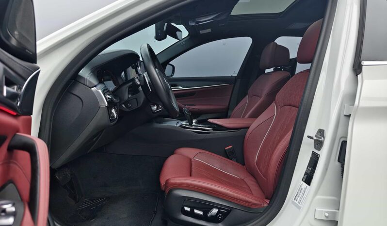 
								BMW 5 Series 2021 530Li Luxury M Sport Package full									