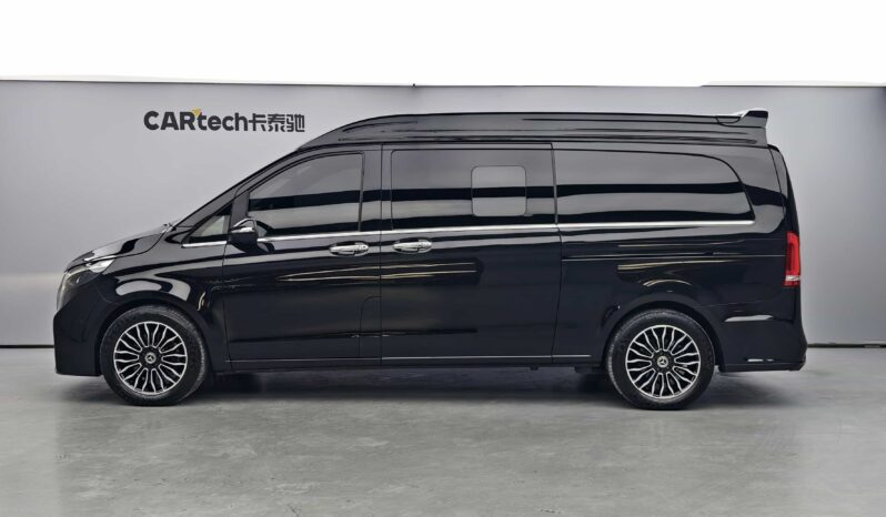 
								Mercedes-Benz V-Class 2023 V260L High Roof Custom Edition full									