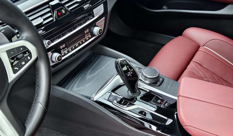 
								BMW 5 Series 2021 530Li Luxury M Sport Package full									