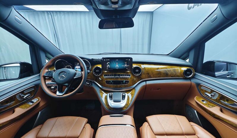 
								Mercedes-Benz V-Class 2023 V260L High Roof Custom Edition full									