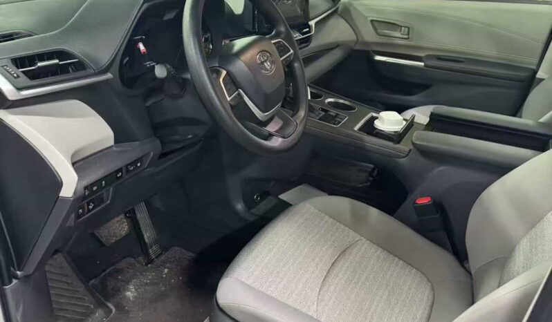 
								2023 Toyota Sienna 2.5L Hybrid Comfort Edition full									