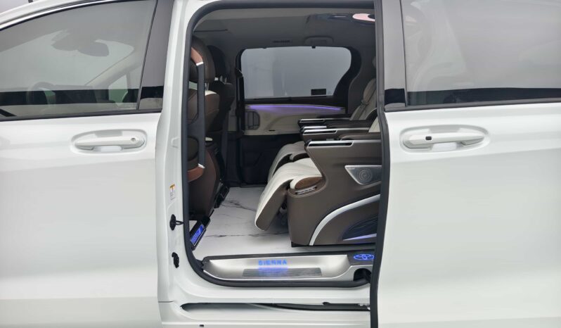 
								2023 Toyota Sienna 2.5L Hybrid Comfort Edition full									