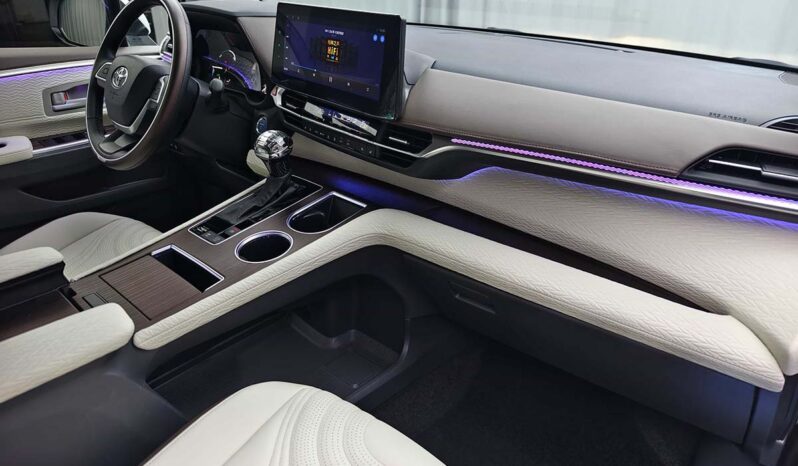 
								2023 Toyota Sienna 2.5L Hybrid Comfort Edition full									