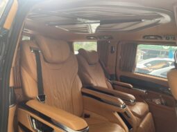 
										2023 Mercedes-Benz Vito 2.0T Business Edition 7-Seater, Two-Tone full									