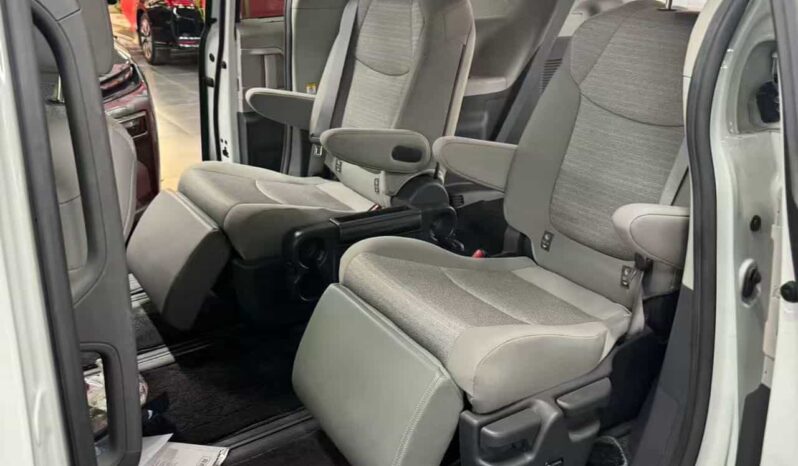 
								2023 Toyota Sienna 2.5L Hybrid Comfort Edition full									