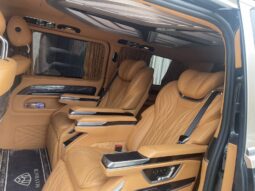 
										2023 Mercedes-Benz Vito 2.0T Business Edition 7-Seater, Two-Tone full									