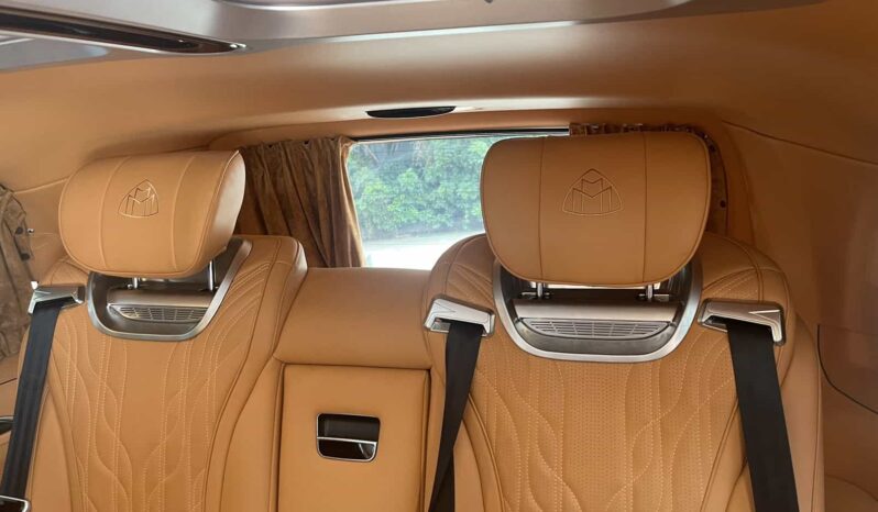 
								2023 Mercedes-Benz Vito 2.0T Business Edition 7-Seater, Two-Tone full									