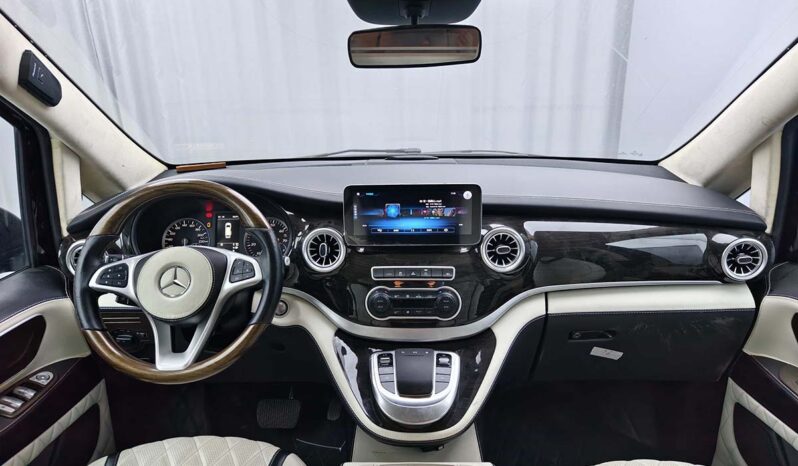 
								2019 Mercedes-Benz Vito High Roof Model with Full Partition full									