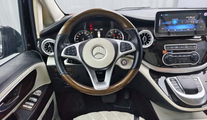 
								2019 Mercedes-Benz Vito High Roof Model with Full Partition full									