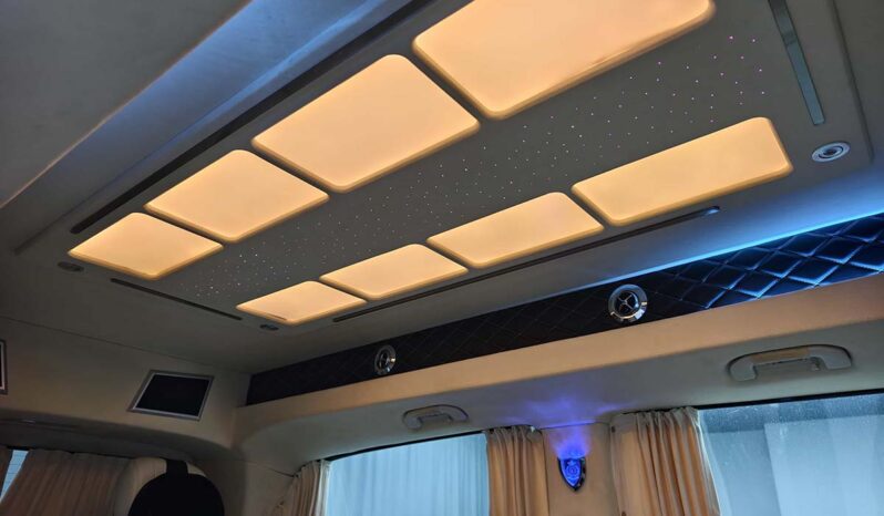 
								2019 Mercedes-Benz Vito High Roof Model with Full Partition full									