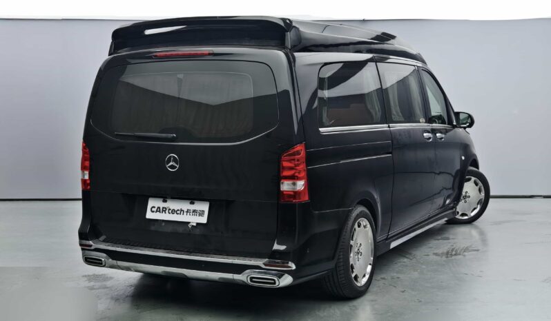 
								2019 Mercedes-Benz Vito High Roof Model with Full Partition full									