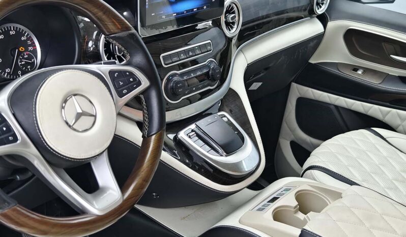 
								2019 Mercedes-Benz Vito High Roof Model with Full Partition full									