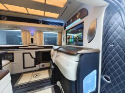 
										2019 Mercedes-Benz Vito High Roof Model with Full Partition full									