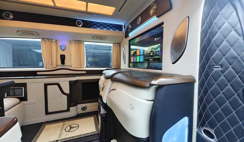 
								2019 Mercedes-Benz Vito High Roof Model with Full Partition full									