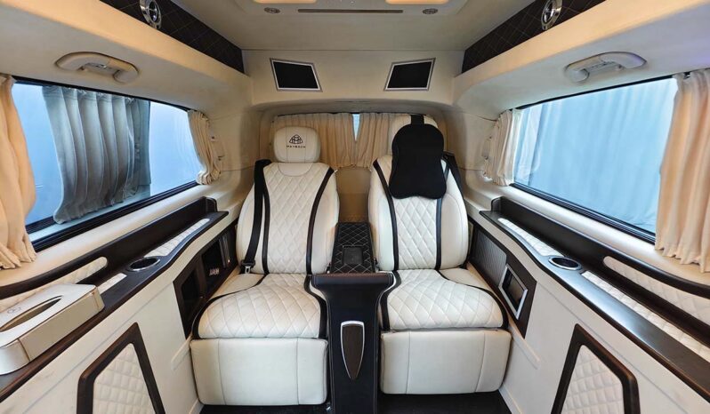 
								2019 Mercedes-Benz Vito High Roof Model with Full Partition full									