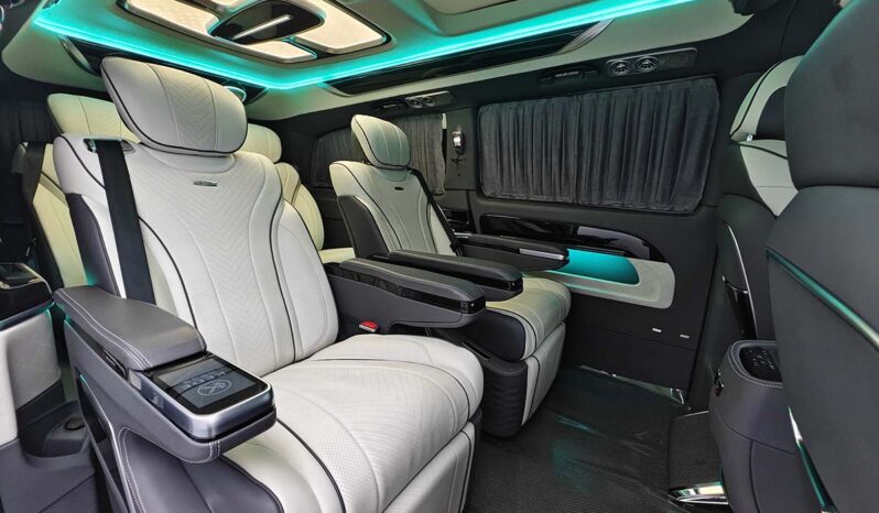 
								Mercedes-Benz Kodiak 2023 2.0T Kodiak MH3 7-Seater full									